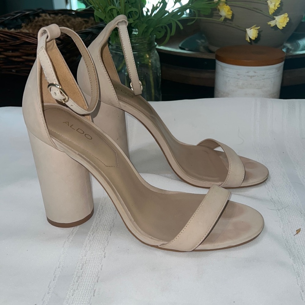 Aldo Round Chunky Heel Sandal size 8.5